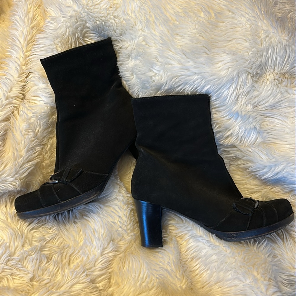 La Canadienne Madlen Black Suede Boots size 7 1/2